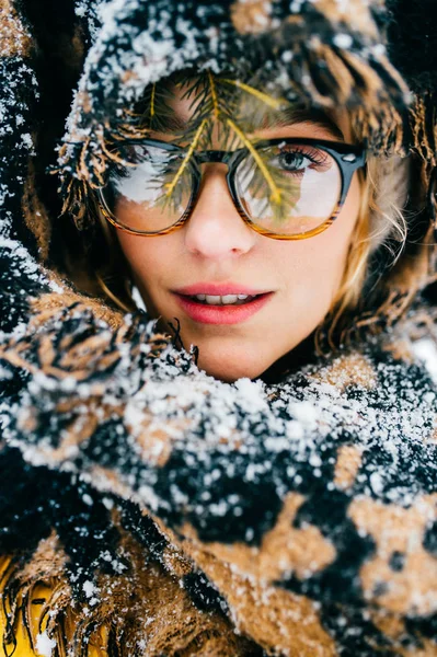 Portrait Belle Femme Lunettes Hiver — Photo