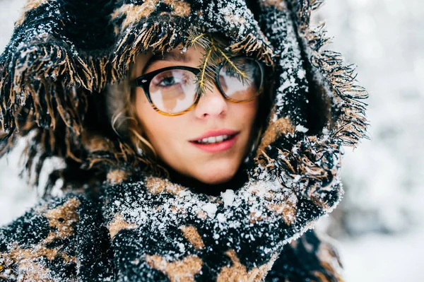 Szemüvegek Télen Gyönyörű Portréja — Stock Fotó