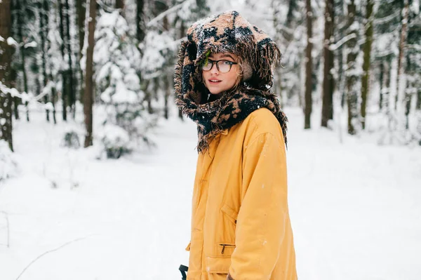 Portrét Krásné Ženy Brýlích Zimě — Stock fotografie