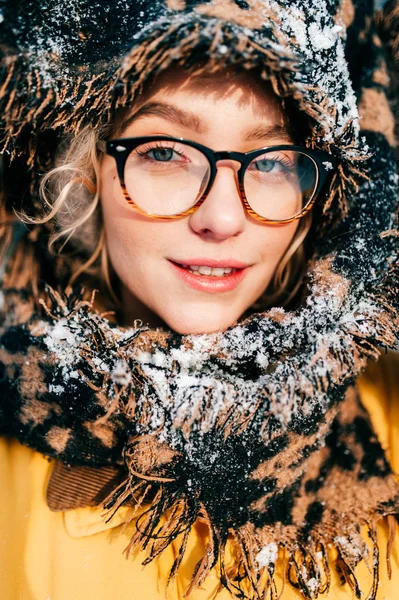 Retrato Mulher Bonita Óculos Inverno — Fotografia de Stock
