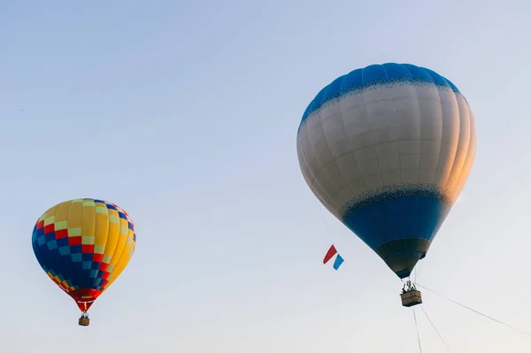 Hőlégballonok Repült Fel Kék — Stock Fotó