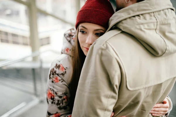 Romantic Couple Love Hugging While Standing Stairs — Stock Photo, Image