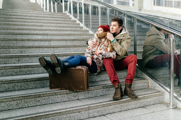 Casal Romântico Amor Sentado Nas Escadas — Fotografia de Stock