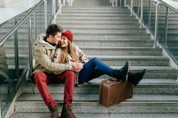 Casal Romântico Amor Sentado Nas Escadas — Fotografia de Stock