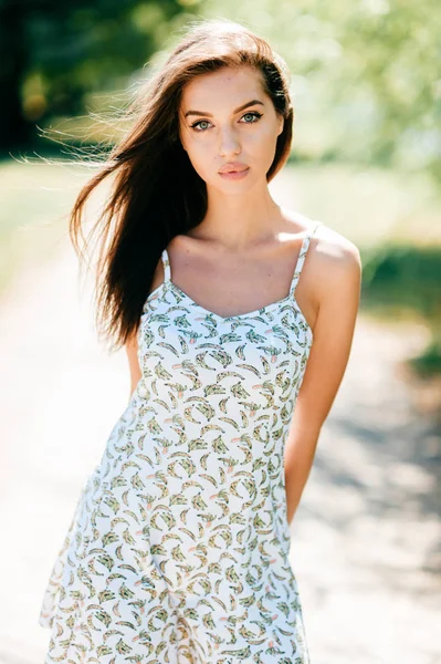 Portrait Belle Jeune Femme Aux Grandes Lèvres — Photo