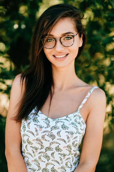 Portrait Belle Jeune Femme Lunettes — Photo