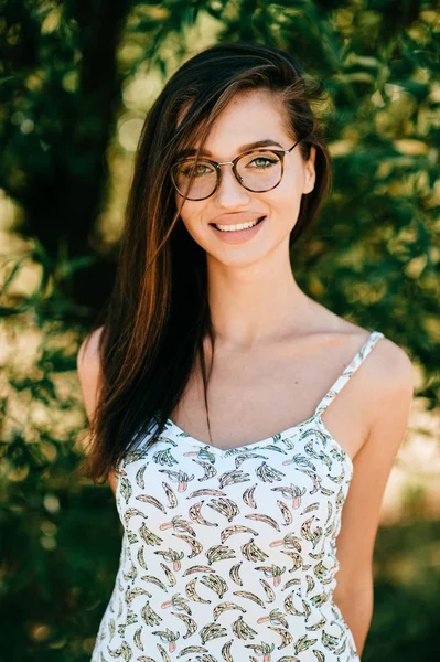 Portrait Belle Jeune Femme Lunettes — Photo