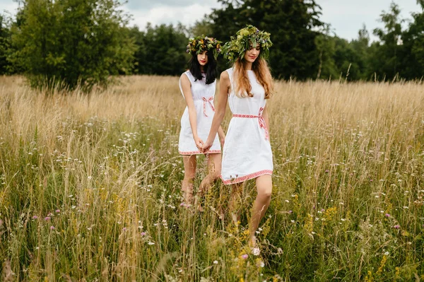 Jeunes Belles Femmes Vêtements Ethniques Dans Champ Été — Photo