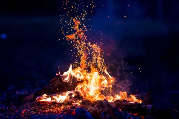 Close View Burning Campfire Dark Abstract Background — Stock Photo, Image