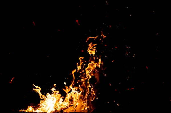 Zblízka Pohled Hořící Oheň Jako Tmavé Pozadí Abstraktní — Stock fotografie