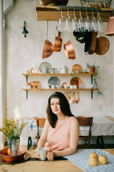 Young Beautiful Woman Kitchen Home — Stock Photo, Image