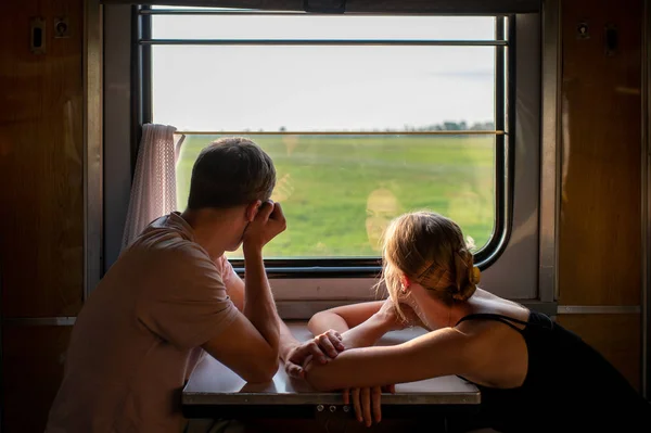 Casal Romântico Amantes Viajando Trem — Fotografia de Stock
