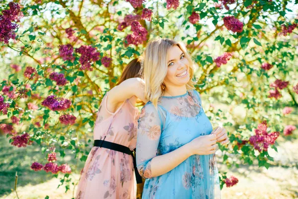 Attractive Twin Sisters Different Dresses Blooming Summer Botanical Garden — Stock Photo, Image