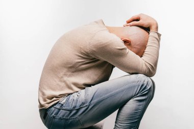 Psikolojik stres kanser Beyin Cerrahisi ameliyat sonrası yaşam için mücadele ile kel adam