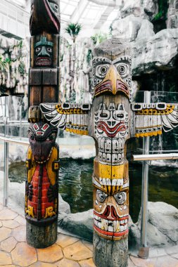 geleneksel Ulusal Hint totem görünümünü kapat