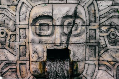 geleneksel Ulusal Hint totem görünümünü kapat