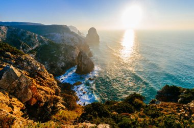 güzel bir gün batımı sırasında Akdeniz maliyet doğal manzarası