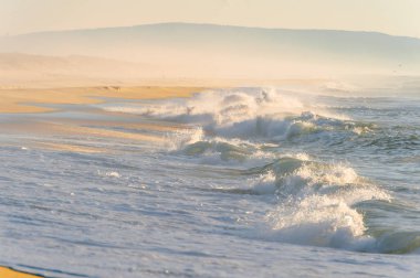güzel bir gün batımı sırasında Akdeniz maliyet doğal manzarası