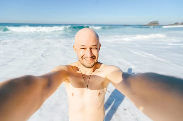 Kamera Szempontjából Figyelembe Selfie Tenger Nap Sugarai Vidám Ember — Stock Fotó