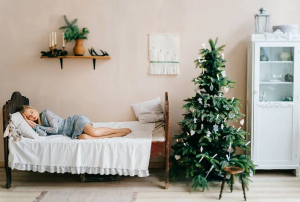 Young Blonde Woman Sleeping Bed Home — Stock Photo, Image