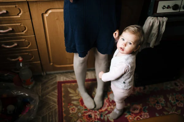 Partial View Mother Little Daughter Home — Stock Photo, Image