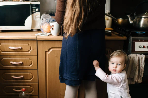 Partial View Mother Little Daughter Home — Stock Photo, Image