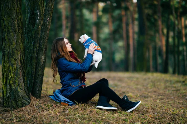 Young Woman Little Chihuahua Dog Forest — Stock Photo, Image