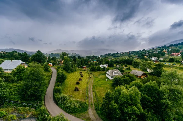 Vista Panorámica Tormenta Nubes Lluviosas Sobre Colinas Montaña — Foto de Stock