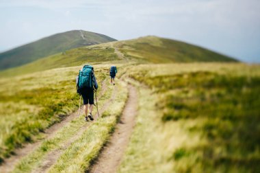 gezginler Karpat Dağları dağcılık sırt çantası ile