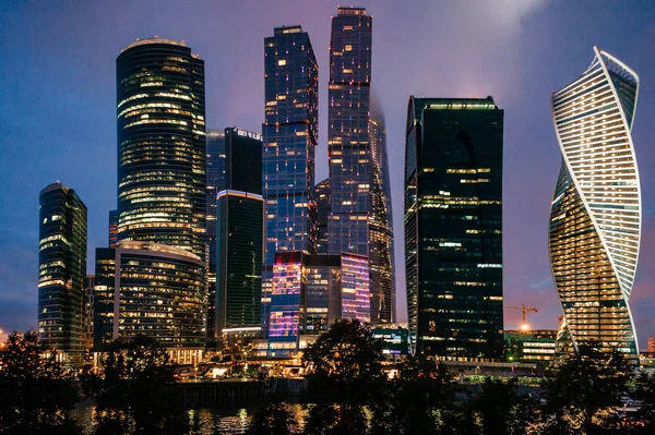Stadtansicht Der Wolkenkratzer Der Stadt Moskau Während Der Nacht — Stockfoto