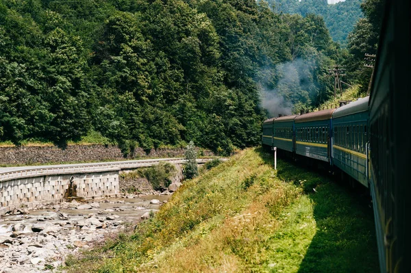 Винтажный Локомотив Старыми Вагонами Едущими Сельской Местности — стоковое фото