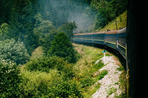 Вінтажний Локомотив Старими Вагонами Їздять Сільській Місцевості — стокове фото