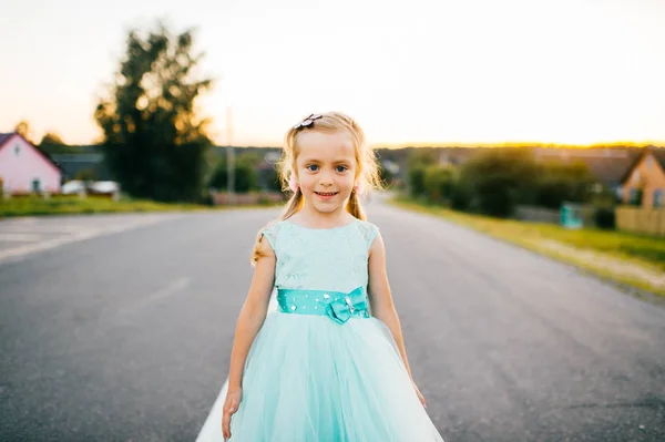 Little Girl Blue Dress Countryside Road — Stock Photo, Image