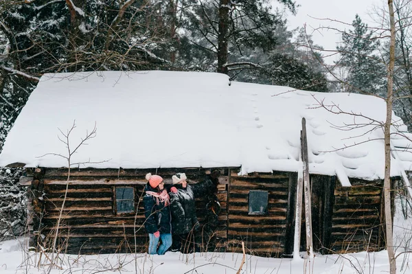 Жінки Теплому Одязі Сільській Місцевості Зимовий Сніжний День — стокове фото