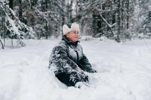 Junge Frau Wattierter Jacke Einem Wintertag Freien — Stockfoto