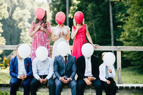 Newlyweds Guests Hiding Faces Balloons — Stock Photo, Image