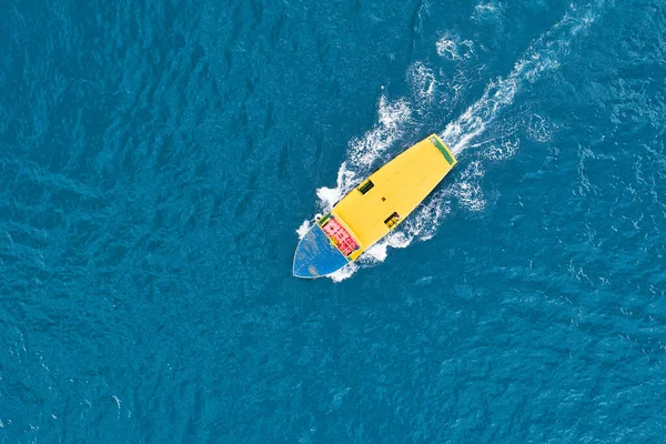 Yellow Blue Ship Sailing Sea Aerial View — Stock Photo, Image