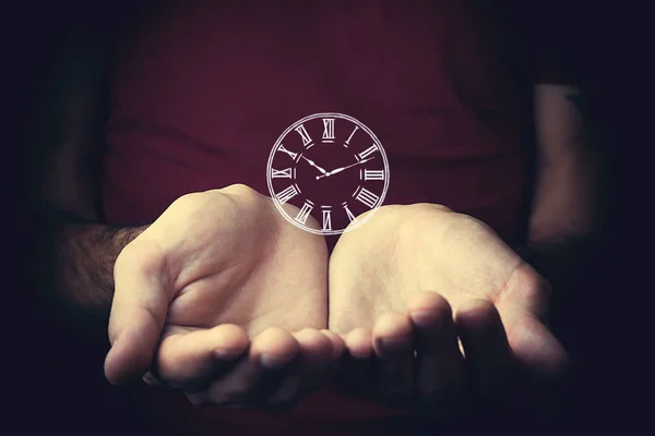 Mão Segurando Relógio — Fotografia de Stock