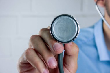 Doktor stetoskop bir disk kadar holding