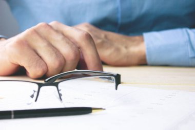 Masaüstü üzerindeki iş kavramı belgeler