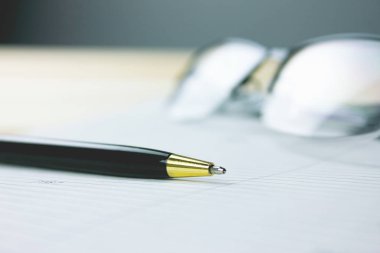 Masaüstü üzerindeki iş kavramı belgeler