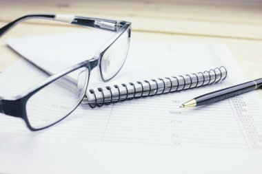 Masaüstü üzerindeki iş kavramı belgeler