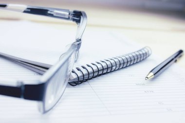 Masaüstü üzerindeki iş kavramı belgeler