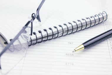 Masaüstü üzerindeki iş kavramı belgeler