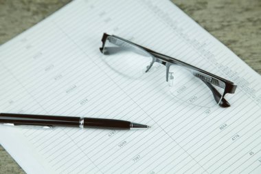 Masaüstü üzerindeki iş kavramı belgeler