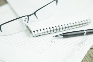 Masaüstü üzerindeki iş kavramı belgeler