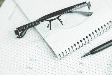 Masaüstü üzerindeki iş kavramı belgeler