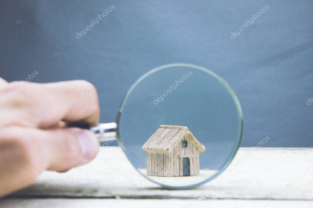 magnifying glass and small house