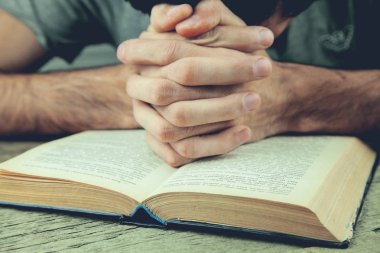 dua eden eller üzerinde kutsal İncil