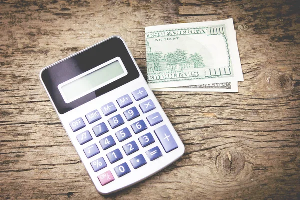 Cálculo de dinero y calculadora — Foto de Stock